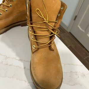 Timberland Tan Lace Up Leather Boots with Padded Ankle Collar